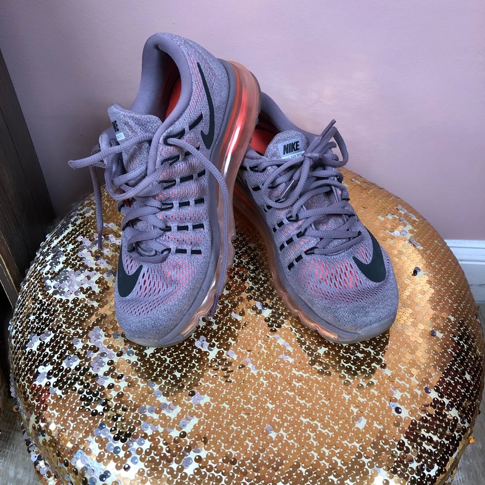 Nike air max tennis shoes size 7